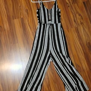 Black and white romper Size M Capri